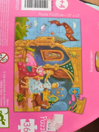 Puzzles de la marca Djeco. A 9 € cada uno. Tengo 3