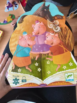 Puzzles de la marca Djeco. A 9 € cada uno. Tengo 3