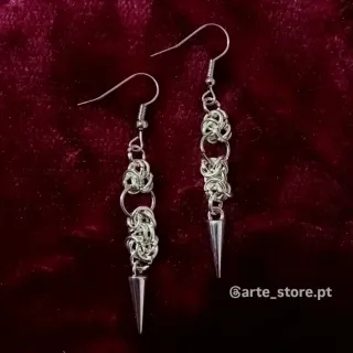 Brincos alternativos com ponta