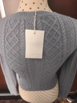 Top cropped gris tejido suave