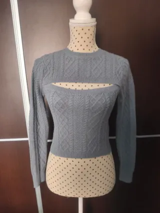 Top cropped gris tejido suave