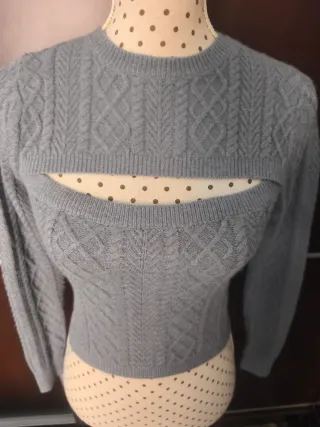 Top cropped gris tejido suave