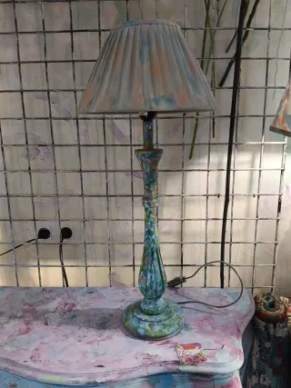 Lámpara de mesa pintada a mano