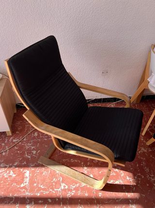Butaca POANG Ikea con cojín negro