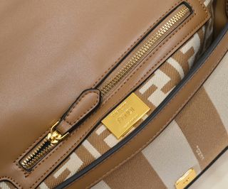 Borsa Fendi a righe beige e marrone