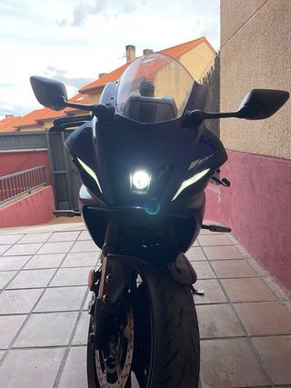Yamaha R7 Sportbike Azul y Negra