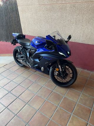 Yamaha R7 Sportbike Azul y Negra