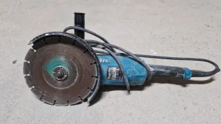 Radial Makita GA9020R