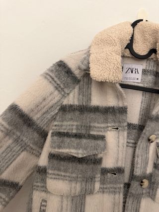 Abrigo Zara cuadros gris y blanco Talla XS