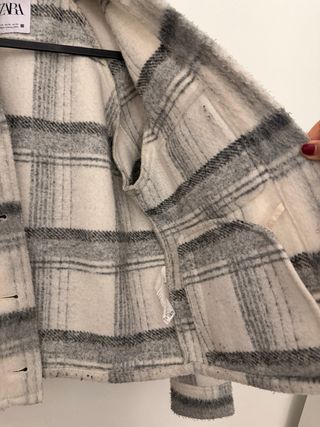 Abrigo Zara cuadros gris y blanco Talla XS