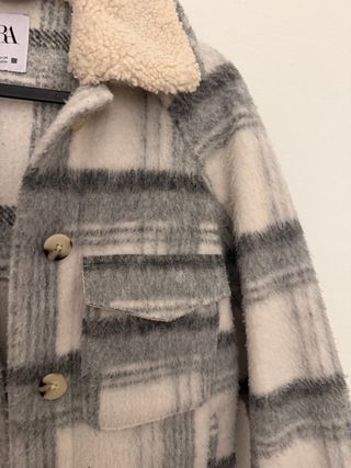 Abrigo Zara cuadros gris y blanco Talla XS