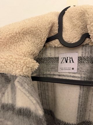 Abrigo Zara cuadros gris y blanco Talla XS