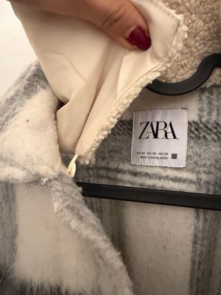 Abrigo Zara cuadros gris y blanco Talla XS