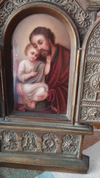 Pieza Religiosa Bronce y Porcelana Antigua