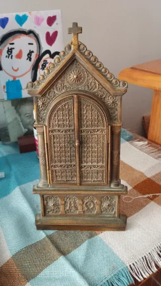 Pieza Religiosa Bronce y Porcelana Antigua