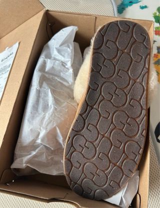 Zapatillas UGG de ante con borrego