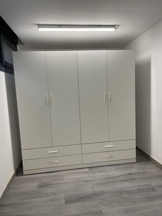 Armario 4 puertas y 4 cajones
