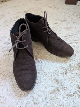 Botines de ante marrón oscuro