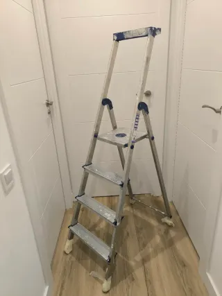 Escalera metálica 4 peldaños