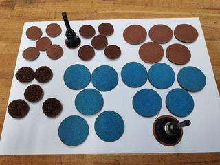 LOTE DE 30 DISCOS Y 2 PLATOS LIJA