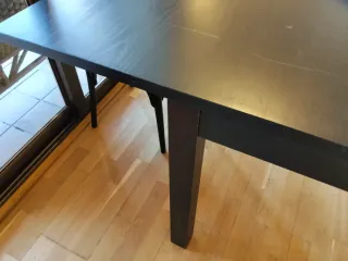 Mesa de comedor IKEA madera oscura