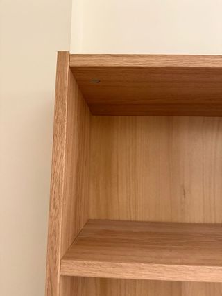 Estantería de madera nueva