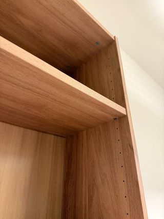 Estantería de madera nueva