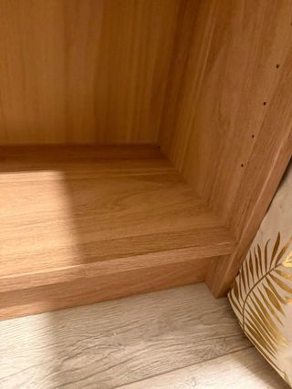 Estantería de madera nueva