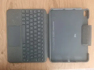 Cover con tastiera Logitech Folio Touch per iPad Air 4