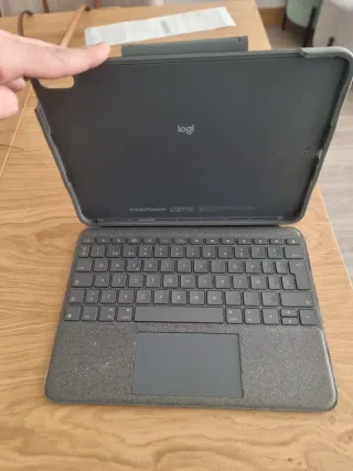 Cover con tastiera Logitech Folio Touch per iPad Air 4