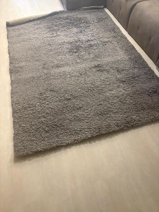 Alfombra gris rectangular