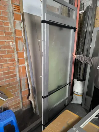 Puerta de aluminio con cristal