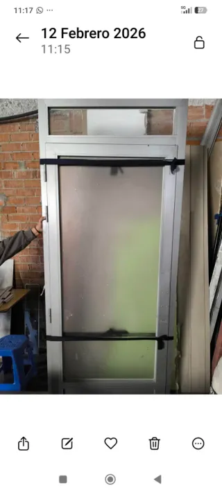 Puerta de aluminio con cristal