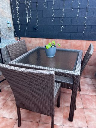 Mesa y 4 Sillas de Jardín
