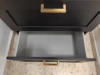 Librería IKEA Brimmes Negra con Detalles Dorados