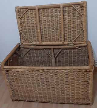 Baúl mimbre con asas