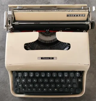 Máquina de escribir Olivetti Pluma 22