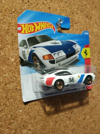 Hotwheels Ferrari 365 GT4 Competizione blanco