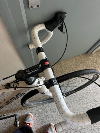 Bicicleta Ciclocross Gravel GUESS