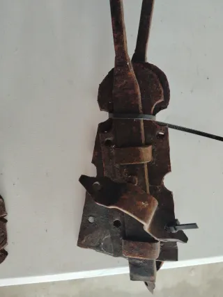 Tiradores y pestillos hierro forjado antiguos