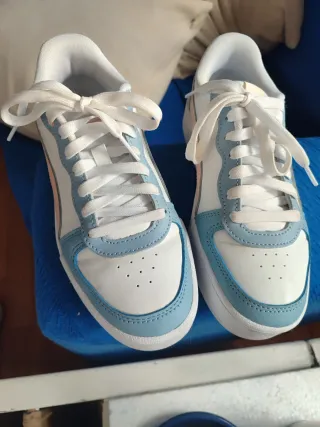 Zapatillas Puma Blancas y Azules