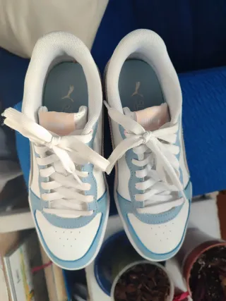 Zapatillas Puma Blancas y Azules