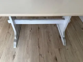 Mesa de comedor de piedra y madera