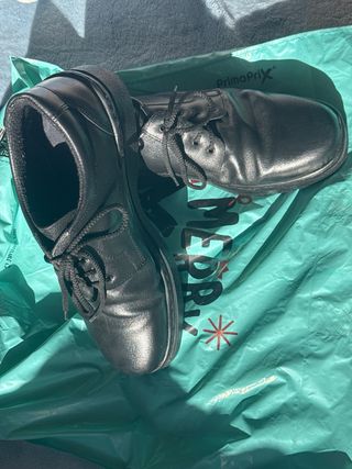 Zapatos negros punta dura laborales