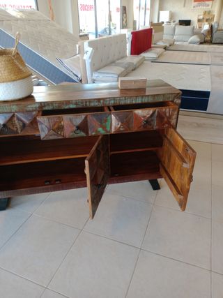 Aparador de madera multicolor