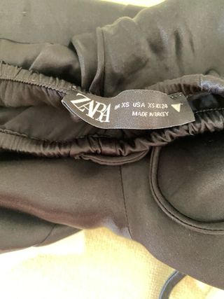 Pantalón recto satinado zara