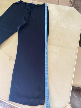 Pantalón recto satinado zara