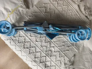 Carrito de juguete azul