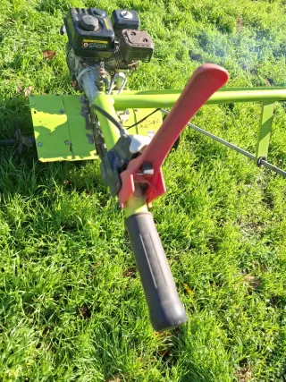 Motoazada marca Grillo, gasolina. Muy NUEVA.