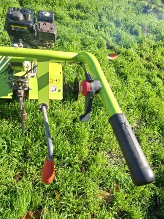 Motoazada marca Grillo, gasolina. Muy NUEVA.